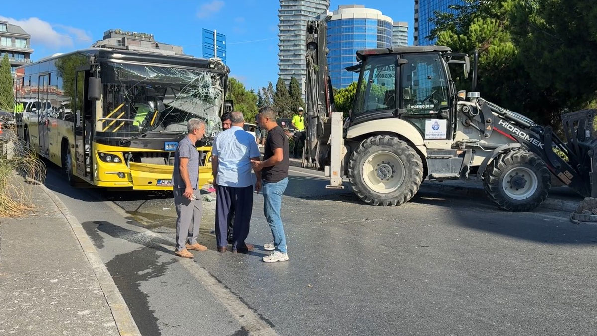 Beşiktaş’ta yolcu otobüsüyle iş makinesi çarpıştı: 1’i ağır 5 yaralı